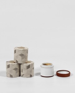 02_The_Honey_Pot_Stephen_Pearce_and_Coolmore_Honey_The_Souvenir_Project_Packaging_A_Product zoom